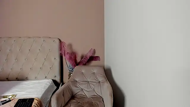 Snapshot of Project-Raven chatting on 12-14-25, 02:44 Project-Raven online show from 12-14-25, 02:44