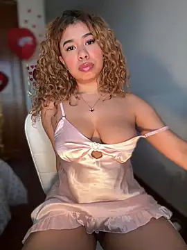 Snapshot of LEONCITA_ chatting on 02-17-25, 11:02 LEONCITA online show from 02-17-25, 11:02