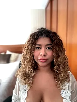 Snapshot of LEONCITA_ chatting on 09-23-25, 01:14 LEONCITA online show from 09-23-25, 01:14