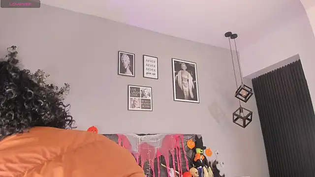 Snapshot of Katejordan chatting on 10-28-25, 03:43 Katejordan online show from 10-28-25, 03:43