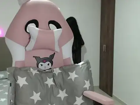 Caribbean beauty  online show from 02-24-25, 01:35