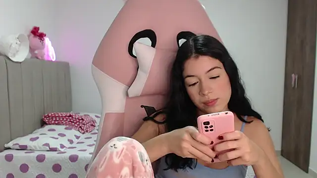 Caribbean beauty  online show from 03-20-25, 01:46