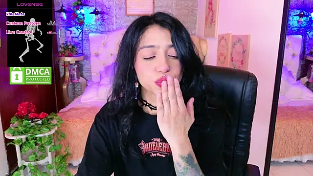 Snapshot of REDHOTTER_ chatting on 09-25-25, 07:50 REDHOTTER online show from 09-25-25, 07:50