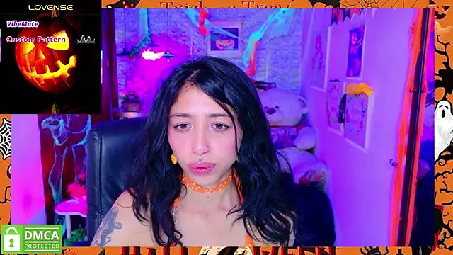 Snapshot of REDHOTTER_ chatting on 10-31-25, 07:59 REDHOTTER online show from 10-31-25, 07:59