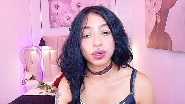 Snapshot of REDHOTTER_ chatting on 05-27-26, 07:55 REDHOTTER online show from 05-27-26, 07:55