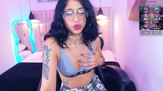 Snapshot of REDHOTTER_ chatting on 05-28-26, 07:55 REDHOTTER online show from 05-28-26, 07:55