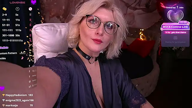 Snapshot of CoolTatis chatting on 02-19-25, 05:27 CoolTatis online show from 02-19-25, 05:27