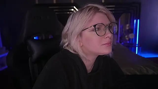 Snapshot of CoolTatis chatting on 02-22-25, 08:50 CoolTatis online show from 02-22-25, 08:50