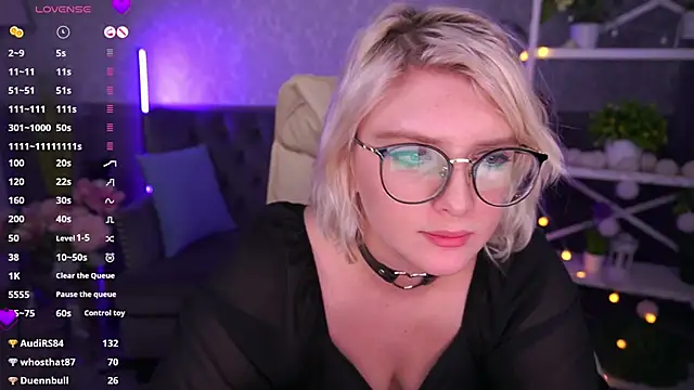 Snapshot of CoolTatis chatting on 02-27-25, 02:32 CoolTatis online show from 02-27-25, 02:32