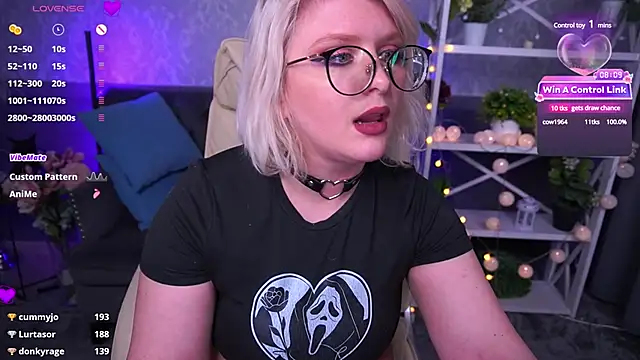 Snapshot of CoolTatis chatting on 03-15-25, 02:12 CoolTatis online show from 03-15-25, 02:12