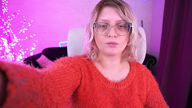 Snapshot of CoolTatis chatting on 01-12-26, 08:19 CoolTatis online show from 01-12-26, 08:19