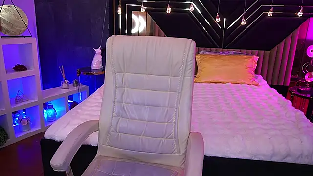 Snapshot of CoolTatis chatting on 01-13-26, 07:24 CoolTatis online show from 01-13-26, 07:24