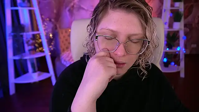 Snapshot of CoolTatis chatting on 02-06-26, 06:29 CoolTatis online show from 02-06-26, 06:29