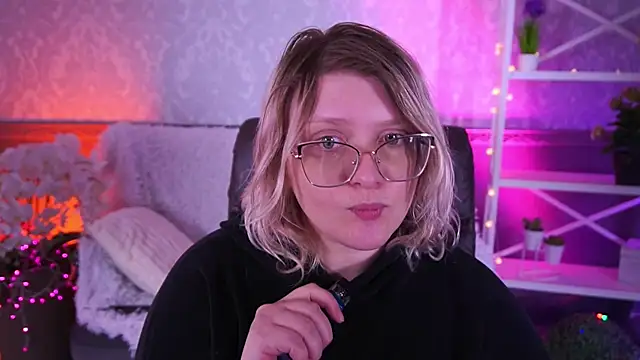 Snapshot of CoolTatis chatting on 02-10-26, 07:12 CoolTatis online show from 02-10-26, 07:12