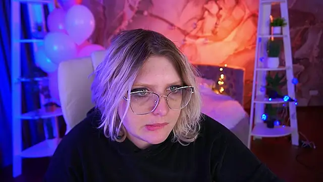 Snapshot of CoolTatis chatting on 02-15-26, 07:27 CoolTatis online show from 02-15-26, 07:27