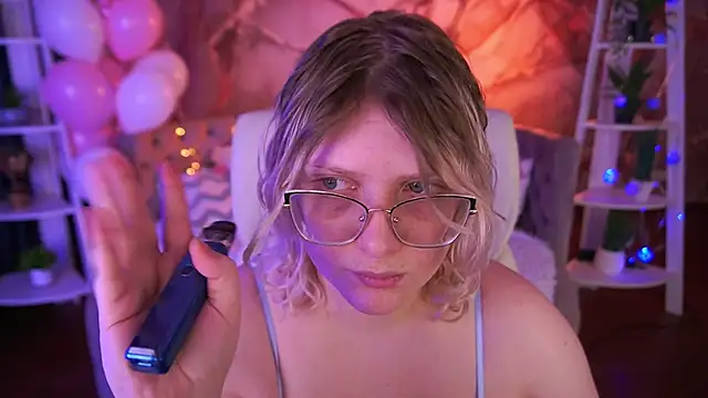 Snapshot of CoolTatis chatting on 02-19-26, 07:15 CoolTatis online show from 02-19-26, 07:15