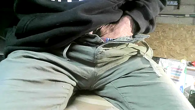 Snapshot of ewuich1 chatting on 11-20-25, 09:03 ewuich1 online show from 11-20-25, 09:03