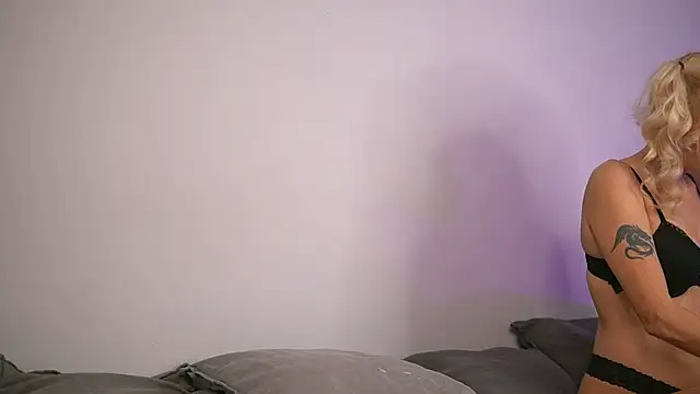 BritneyHudson online show from 10-20-25, 03:40