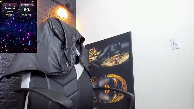 Snapshot of tommike chatting on 09-20-25, 04:24 tommike online show from 09-20-25, 04:24