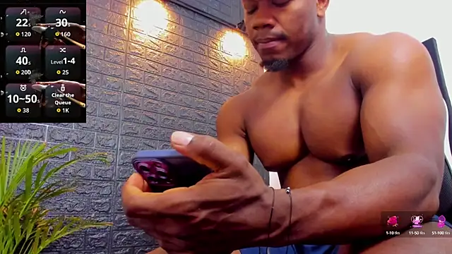 Snapshot of tommike chatting on 10-06-25, 11:29 tommike online show from 10-06-25, 11:29