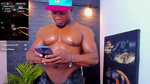 Snapshot of tommike chatting on 10-11-25, 11:25 tommike online show from 10-11-25, 11:25