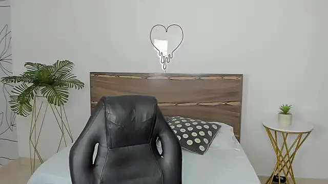 ivette bocelly online show from 12-11-24, 07:03