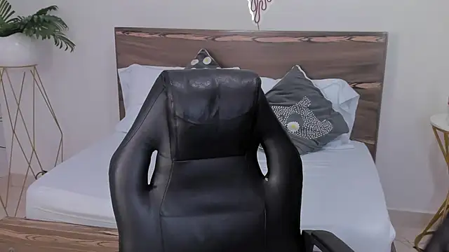 ivette bocelly online show from 02-21-25, 08:16