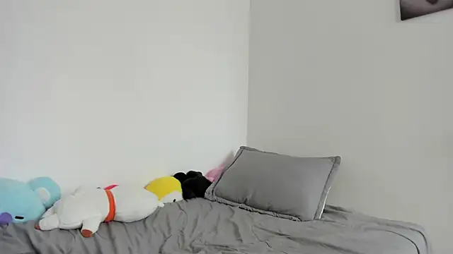 Snapshot of Eli_dl chatting on 09-19-25, 04:07 Eli dl online show from 09-19-25, 04:07