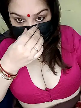 Snapshot of Rupaleesexy chatting on 01-14-25, 05:45 Rupaleesexy online show from 01-14-25, 05:45