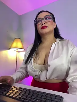 sharon leone26 online show from 12-21-25, 04:19