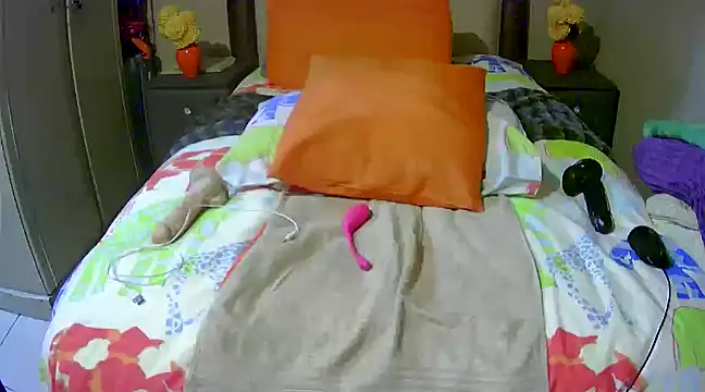 Snapshot of Kimmyboobs chatting on 03-18-25, 05:21 Kimmyboobs online show from 03-18-25, 05:21