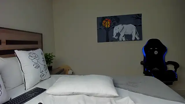 Renee-18 online show from 10-02-25, 10:28