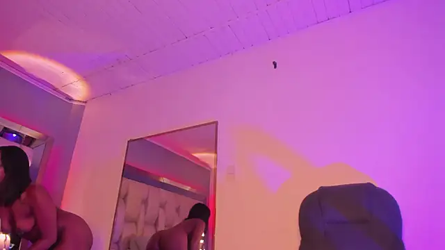 Snapshot of EmilyHaan chatting on 01-15-25, 02:17 EmilyHaan online show from 01-15-25, 02:17