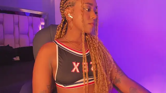 Snapshot of EmilyHaan chatting on 01-26-25, 07:41 EmilyHaan online show from 01-26-25, 07:41