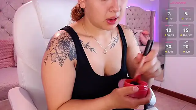 Charlotte Jones   online show from 02-06-25, 11:21