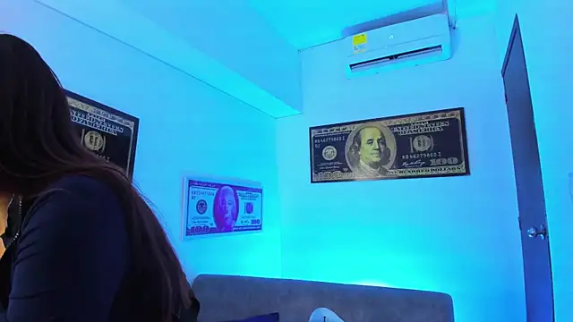 Snapshot of Elsalombardi_ chatting on 01-29-25, 11:51 Elsalombardi online show from 01-29-25, 11:51