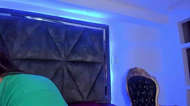 Snapshot of Elsalombardi_ chatting on 02-10-25, 12:18 Elsalombardi online show from 02-10-25, 12:18