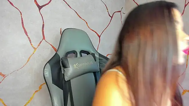 Snapshot of Elsalombardi_ chatting on 03-05-25, 10:55 Elsalombardi online show from 03-05-25, 10:55