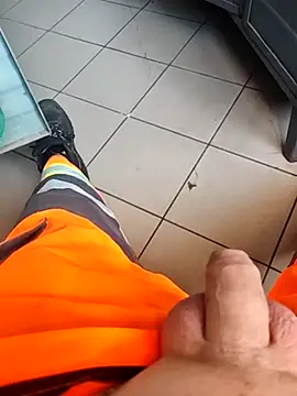 Szeltolo001 online show from 10-31-25, 01:23