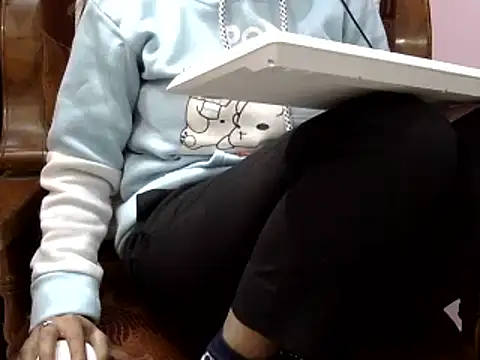 momo lov online show from 12-23-24, 11:25