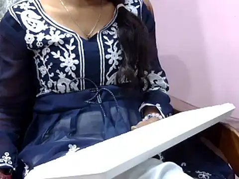 momo lov online show from 12-28-24, 08:26