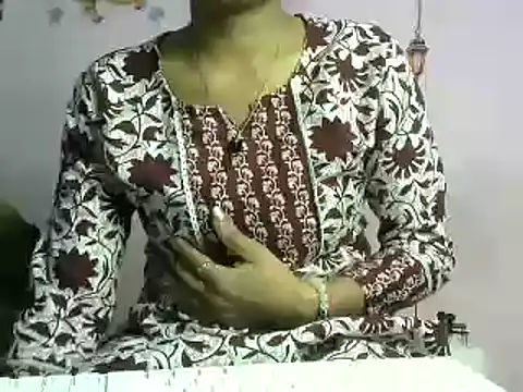 momo lov online show from 01-02-25, 10:48