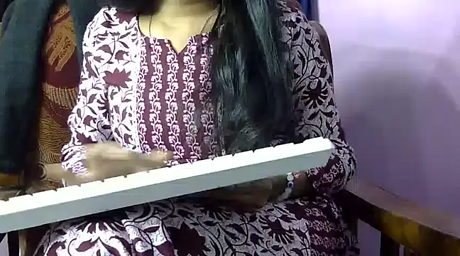 momo lov online show from 01-08-25, 11:21