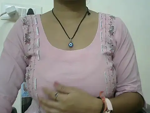 momo lov online show from 10-06-25, 05:49