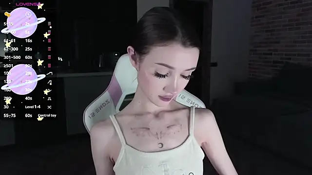 Snapshot of sweetiebones chatting on 02-16-25, 02:21 sweetiebones online show from 02-16-25, 02:21