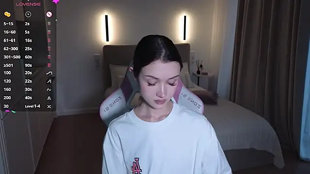 Snapshot of sweetiebones chatting on 11-25-25, 05:07 sweetiebones online show from 11-25-25, 05:07