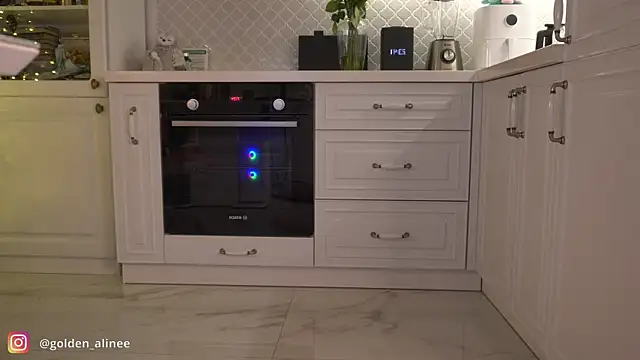 Golden Aline online show from 12-16-24, 07:43