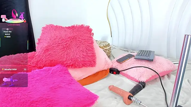 Snapshot of EmmaCrush chatting on 03-07-25, 12:48 EmmaCrush online show from 03-07-25, 12:48