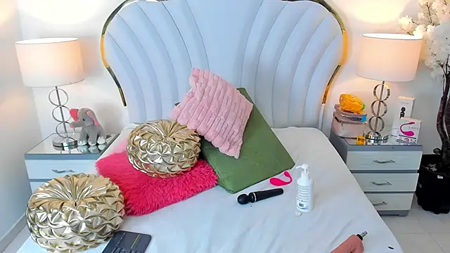 Snapshot of EmmaCrush chatting on 03-15-25, 08:32 EmmaCrush online show from 03-15-25, 08:32