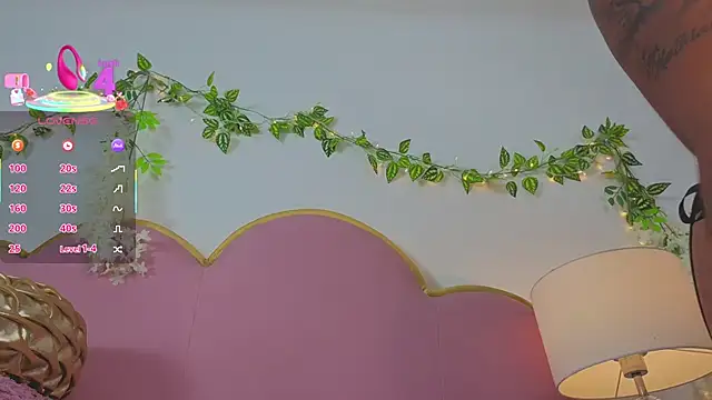 Snapshot of EmmaCrush chatting on 09-10-25, 09:15 EmmaCrush online show from 09-10-25, 09:15